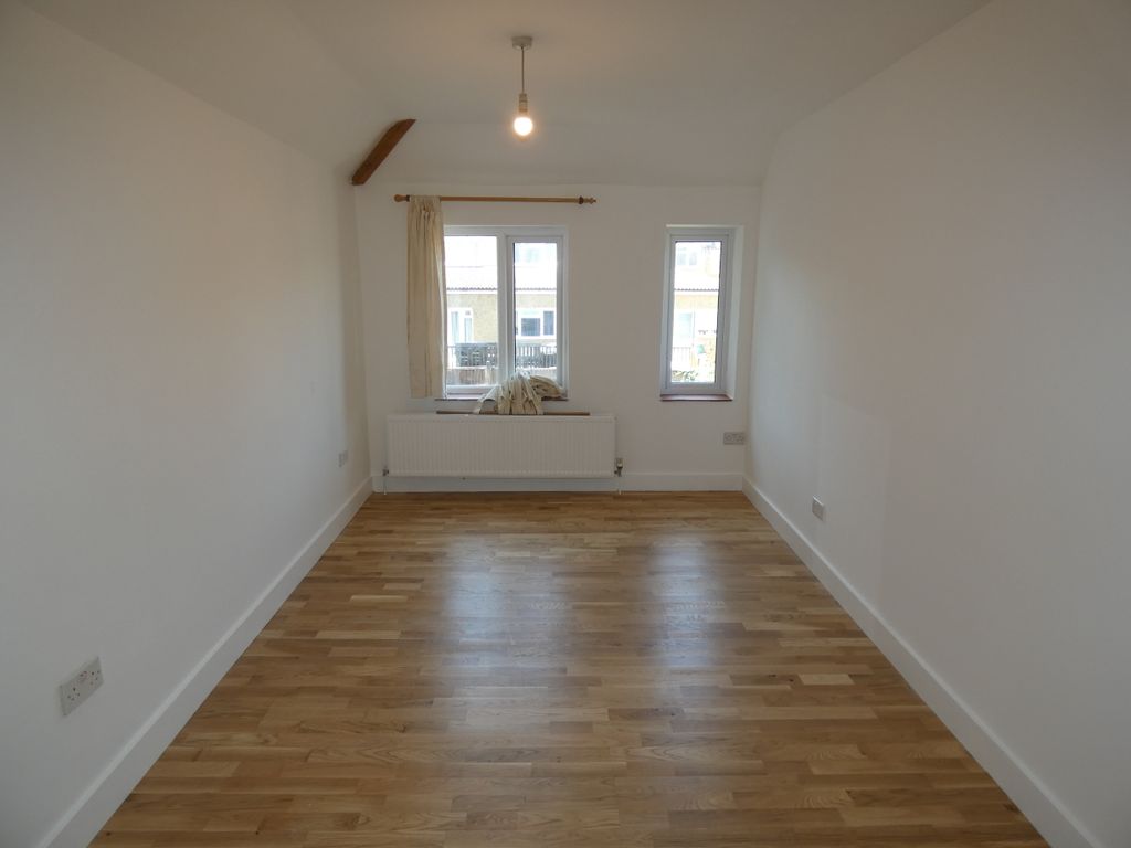 Property photo 2 of 5 Living Room