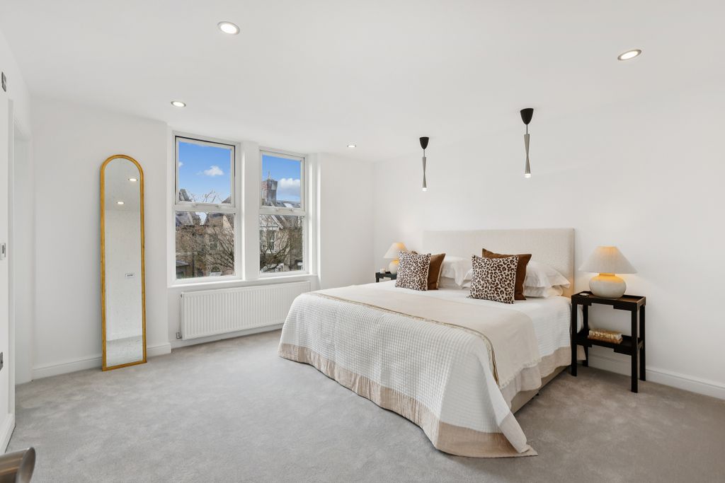 Property photo 3 of 22 Bedroom