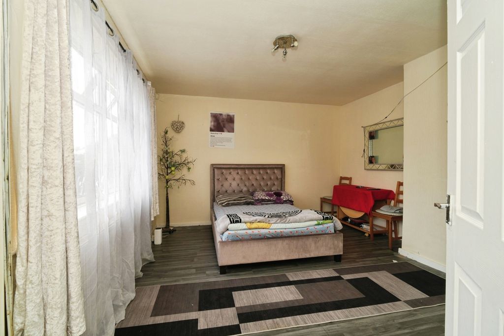 Property photo 3 of 20 Pbox-Img.Jpg