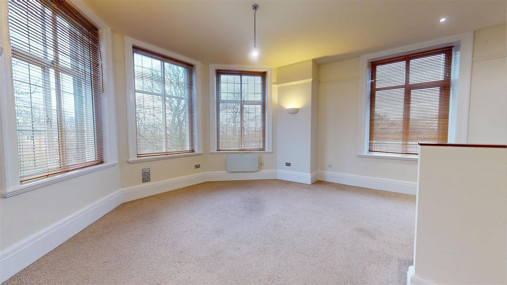 Property photo 2 of 11 10Sinderhill-Int.Jpg