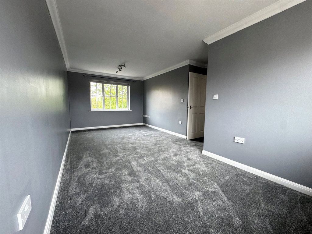 Property photo 2 of 6 Picture No. 11