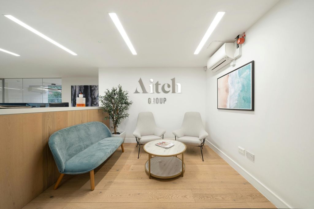 Property photo 2 of 8 Kirkdale House First Floor E11 Ph5.Jpg