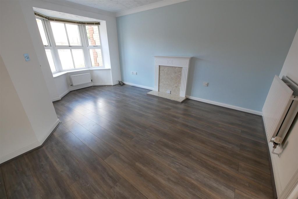 Property photo 2 of 20 Living Room