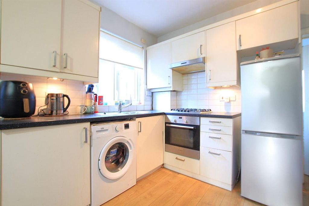 Property photo 2 of 6 Kitchen