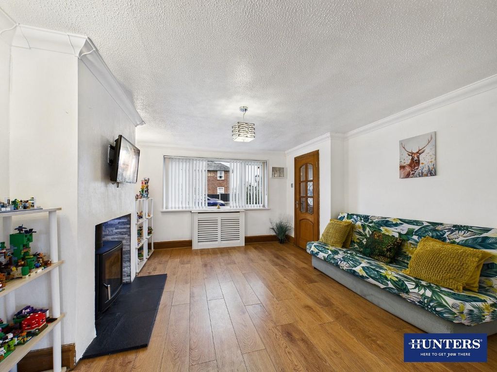 Property photo 3 of 28 Living Room