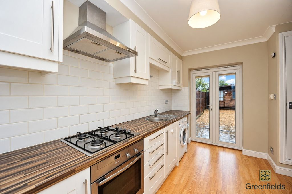 Property photo 3 of 9 Kitchen
