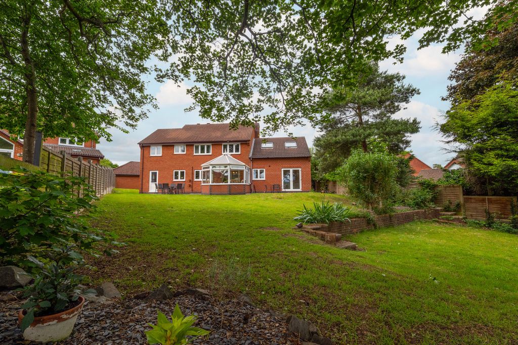 Property photo 2 of 32