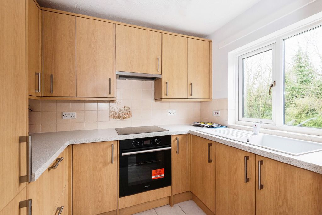 Property photo 2 of 10 Kitchen