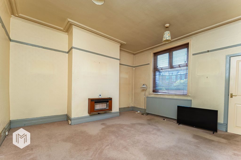 Property photo 3 of 27