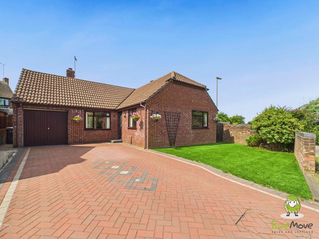 Property photo 1 of 22 Ewemove Estate Agents Basingstoke - 14 Lambs Row