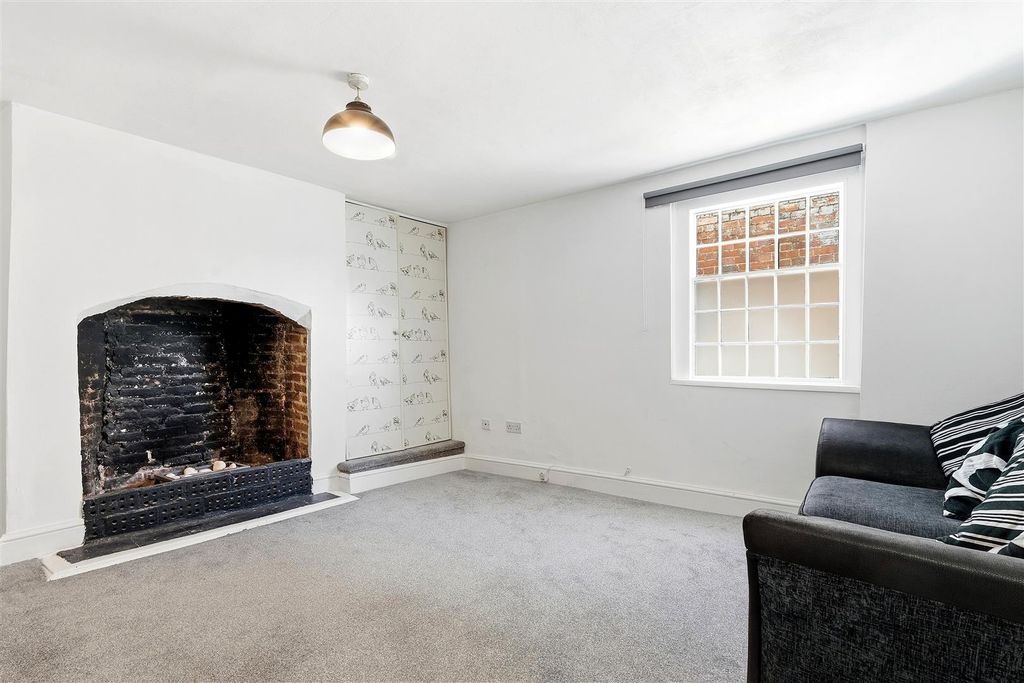 Property photo 2 of 8 Flat 4 Market Hill 3.Jpg