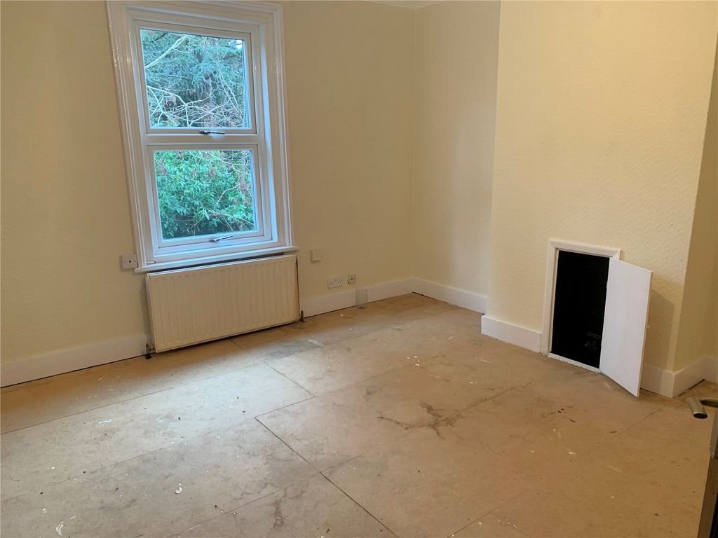 Property photo 3 of 11 Lounge