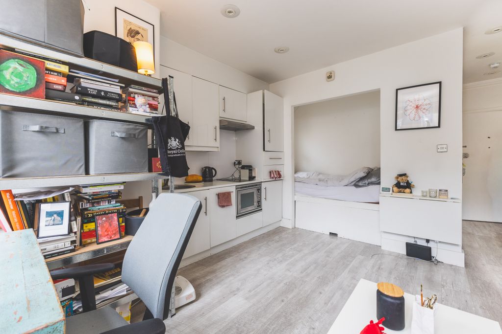 Property photo 3 of 8