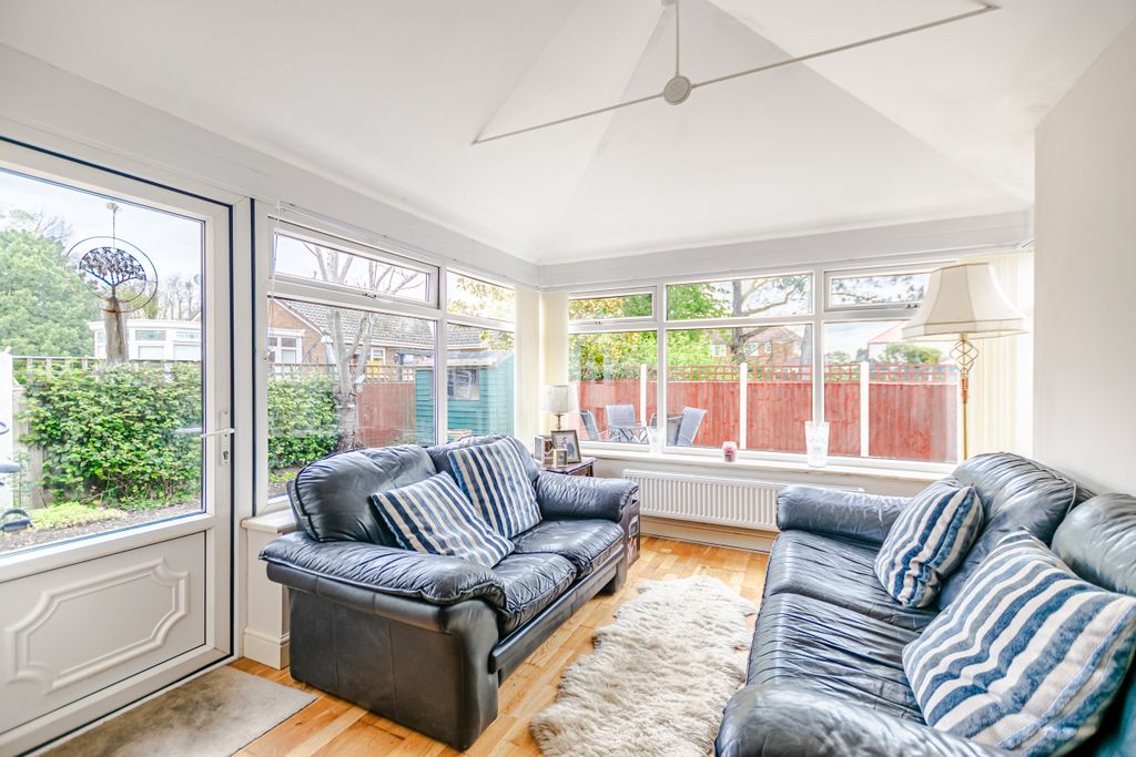 Property photo 3 of 24 Kitchen2