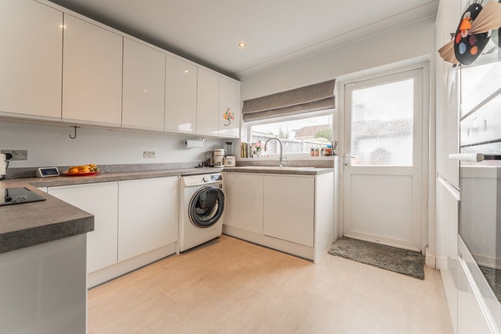 Property photo 2 of 13 5543143
