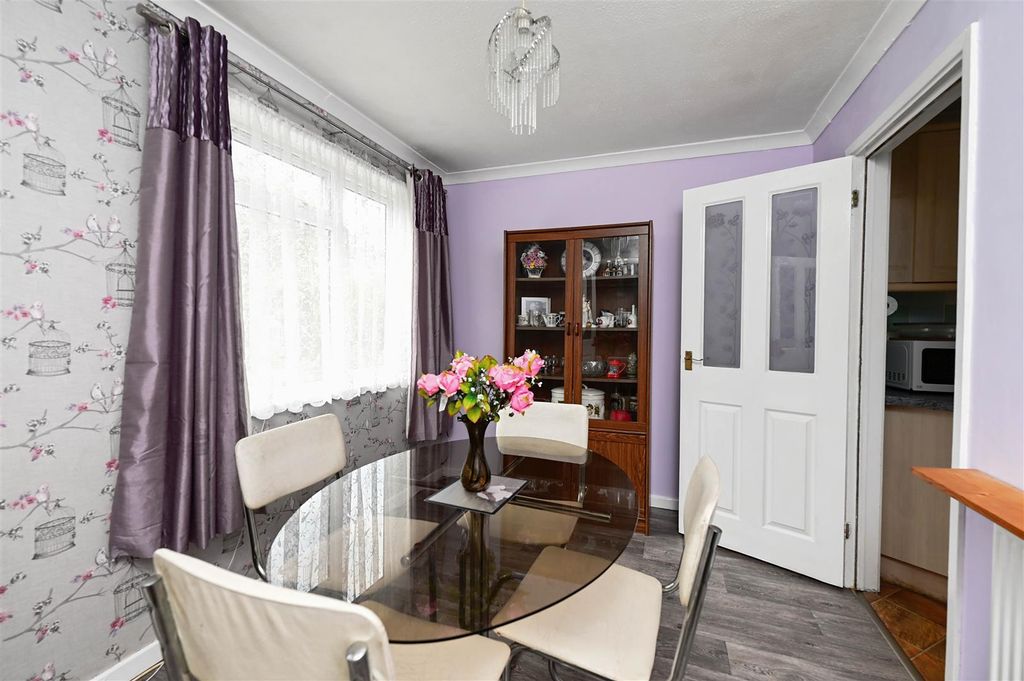 Property photo 3 of 11 Dining Room