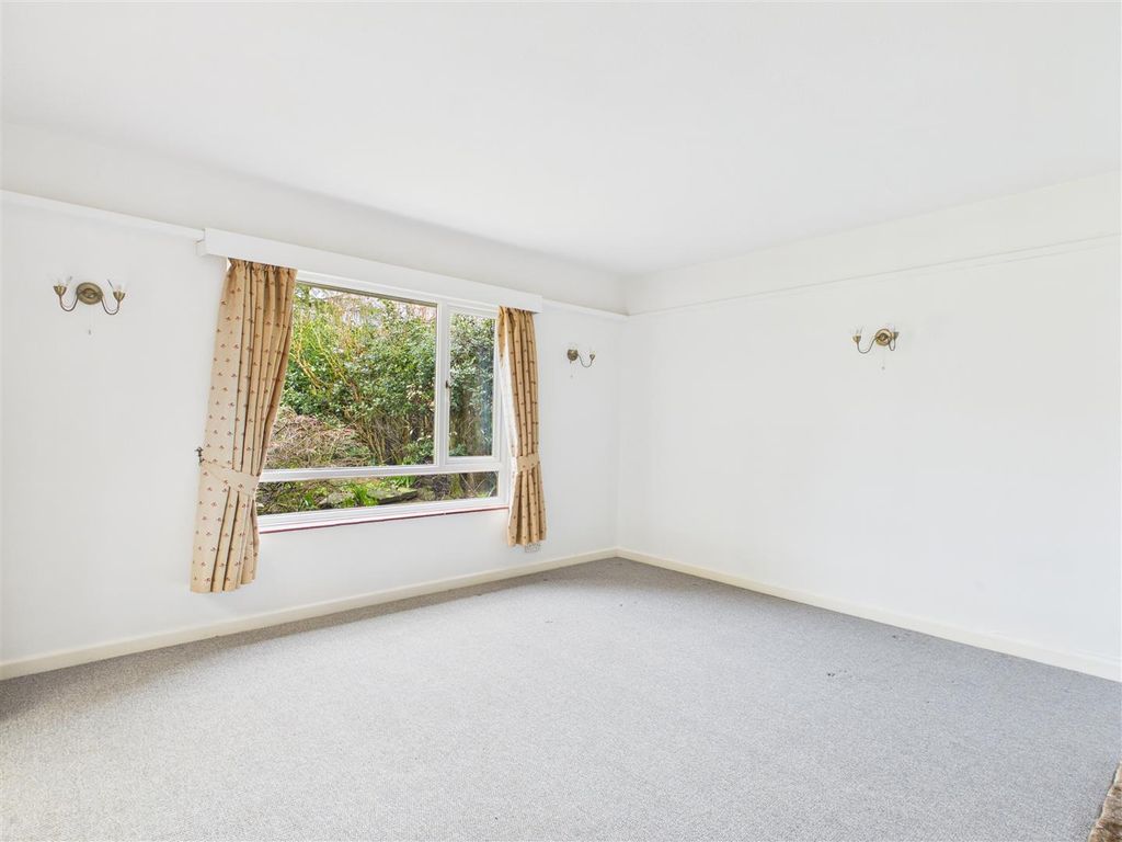 Property photo 2 of 10 8 Matford Lane - 01.Jpg