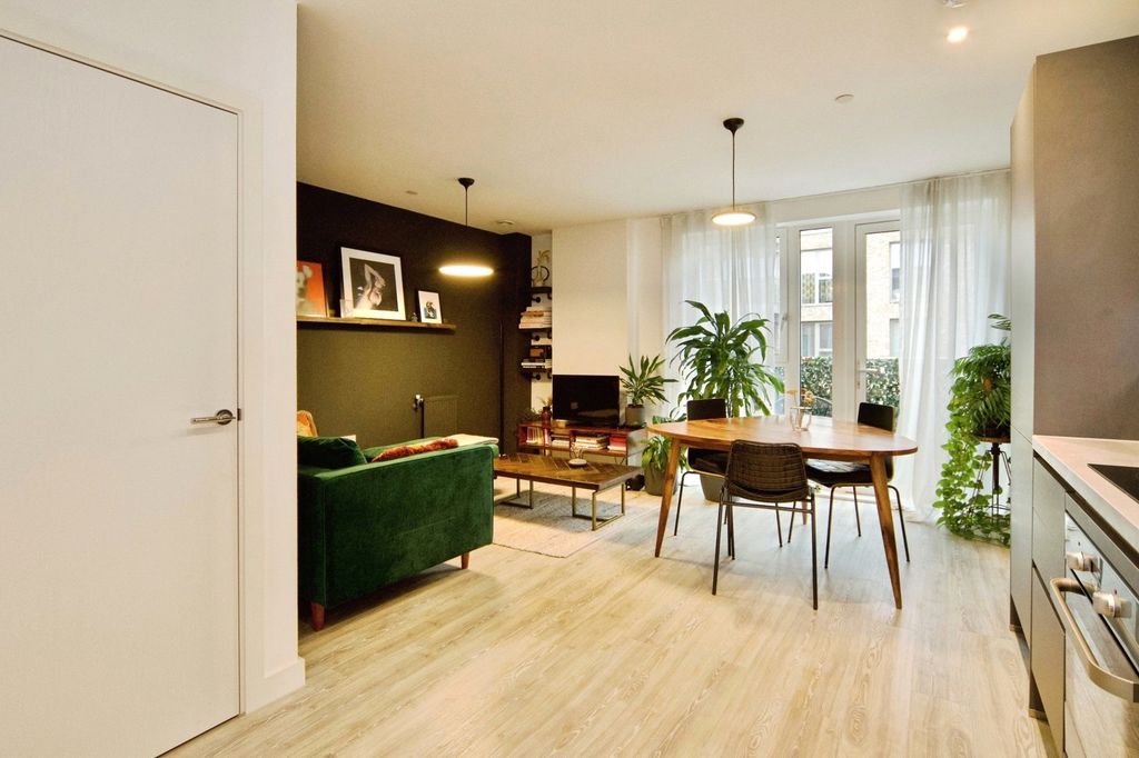 Property photo 2 of 20 Pbox-Img.Jpg