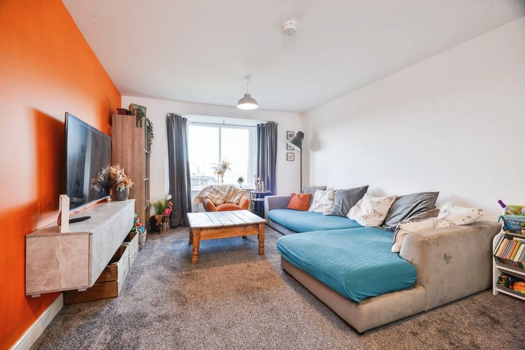 Property photo 2 of 20