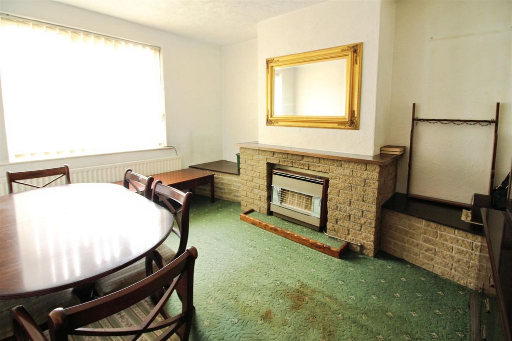 Property photo 3 of 9 Dining Room