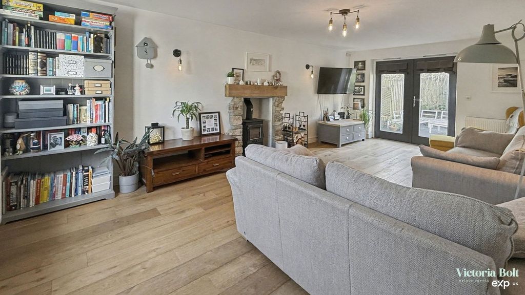 Property photo 3 of 22