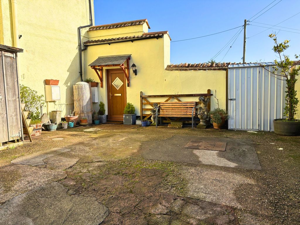 Property photo 1 of 16 External