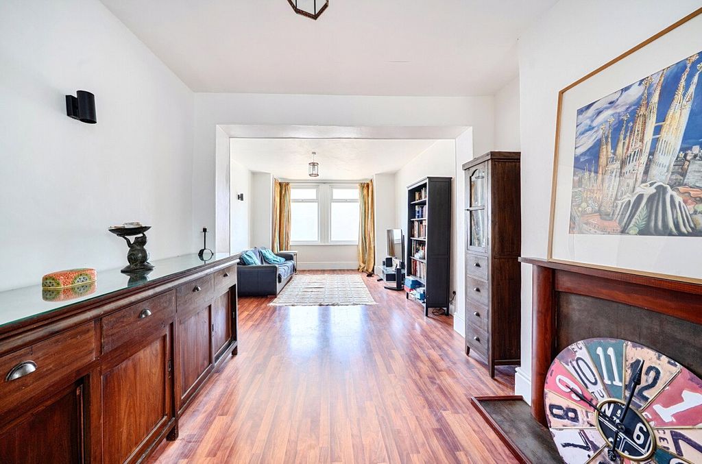 Property photo 2 of 16 Picture No. 18