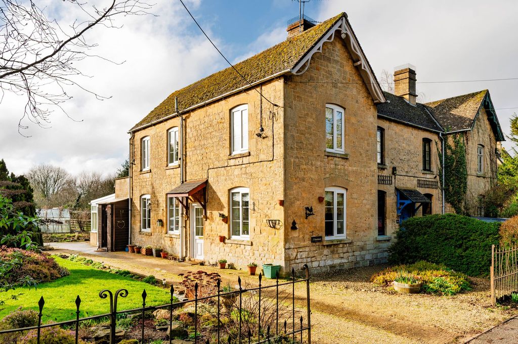 Property photo 1 of 20 Front