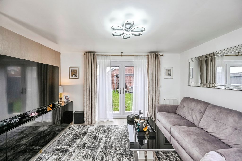 Property photo 3 of 15 Photo