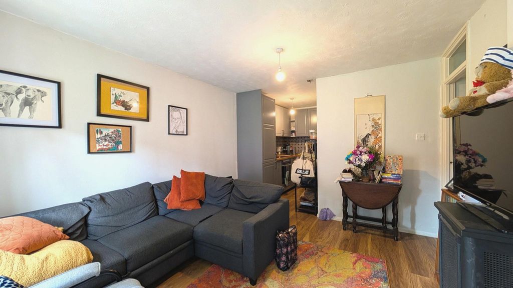 Property photo 2 of 9
