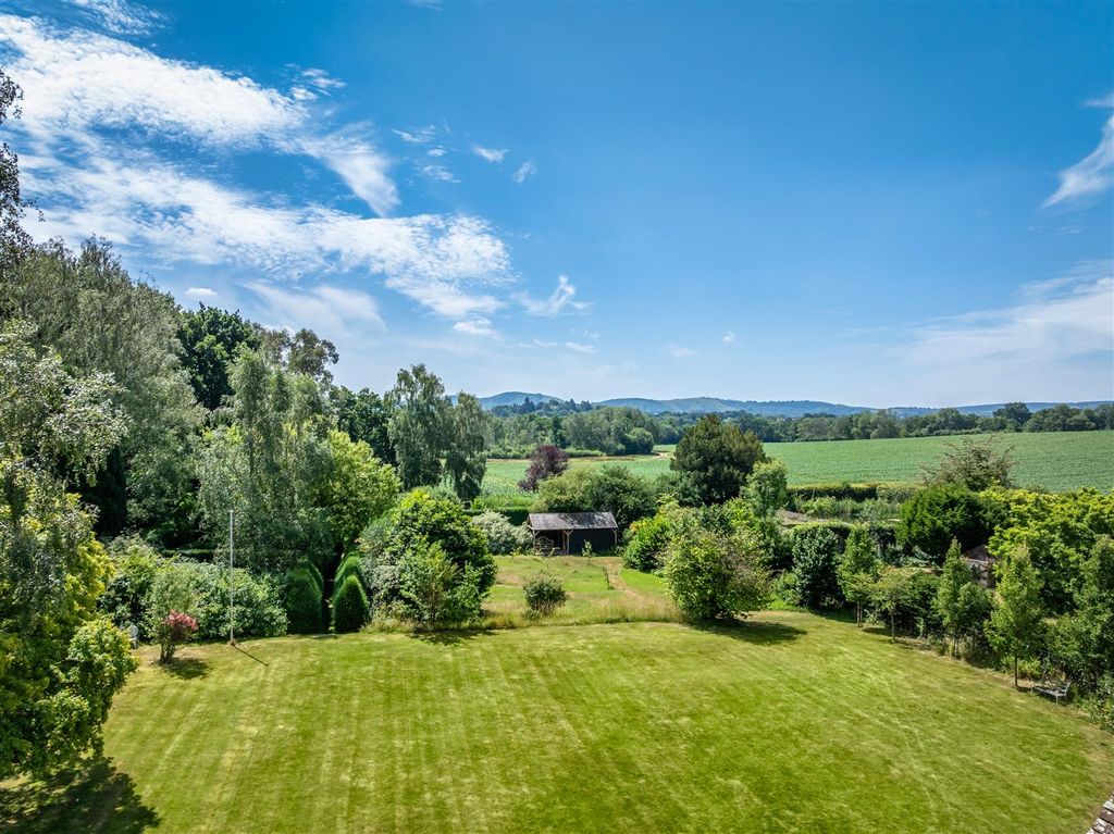 Property photo 2 of 32 Gardens & View
