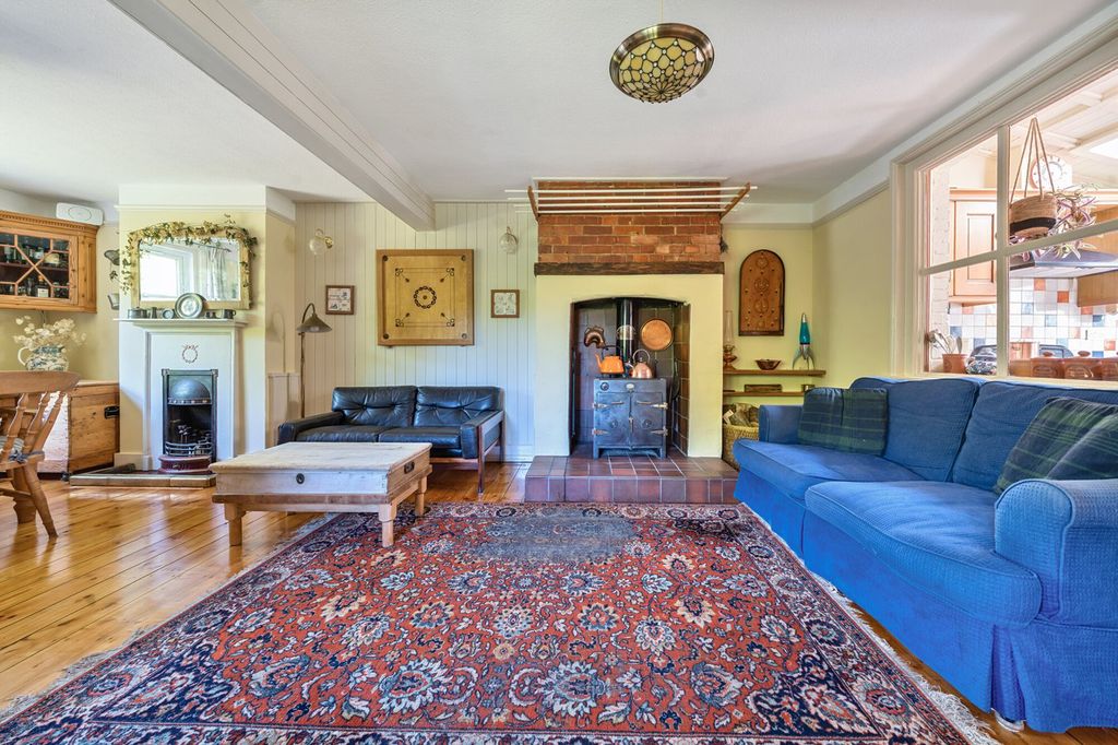 Property photo 2 of 17