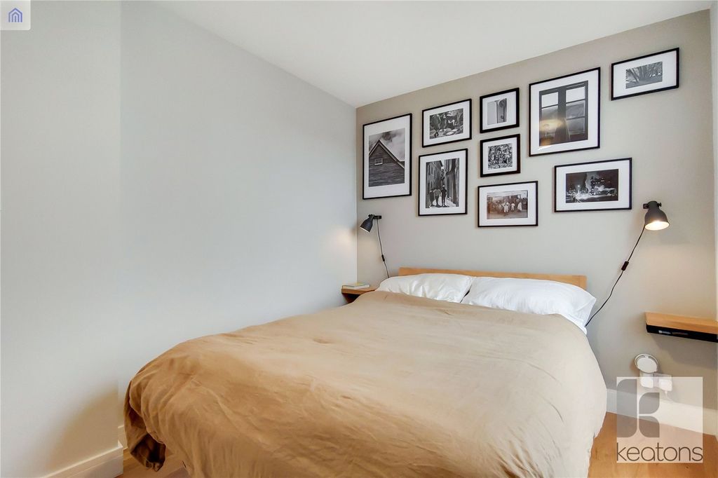 Property photo 3 of 6 Bedroom