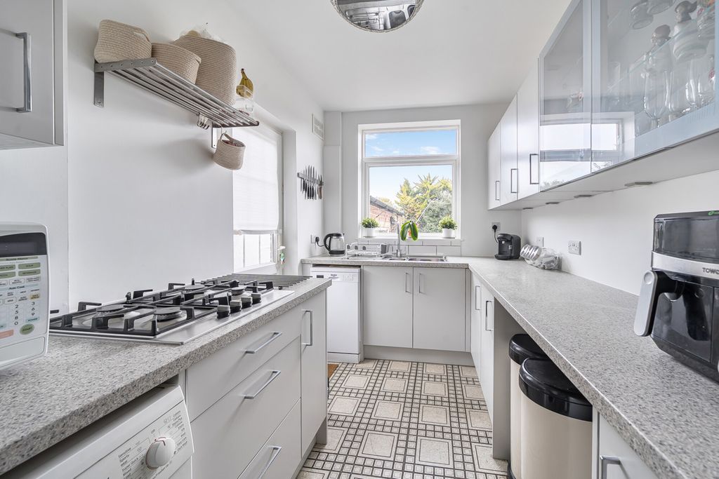 Property photo 3 of 17 Kitchen