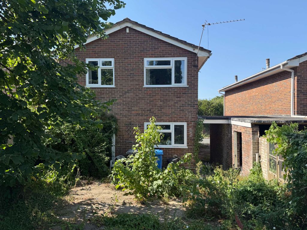 Property photo 3 of 12