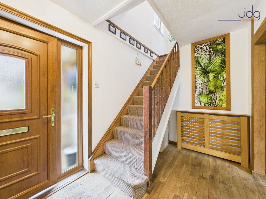 Property photo 3 of 18 Hallway