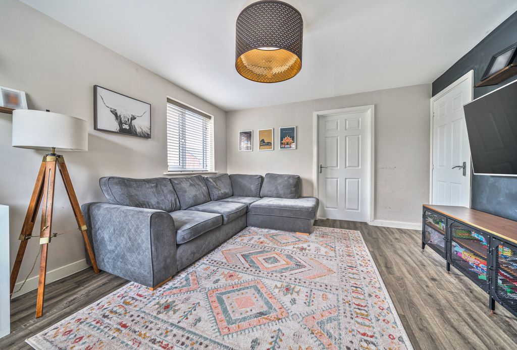 Property photo 2 of 16 Main Lounge