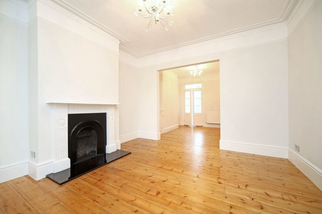 Property photo 3 of 25 30 Devereux Road ...