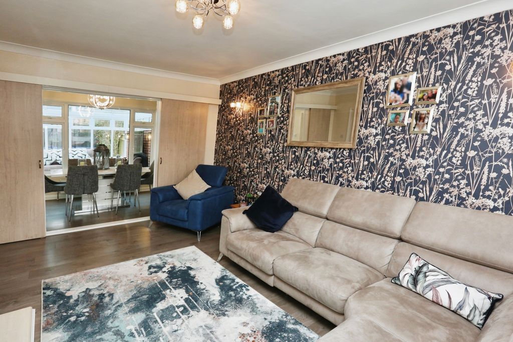 Property photo 2 of 15 Lounge