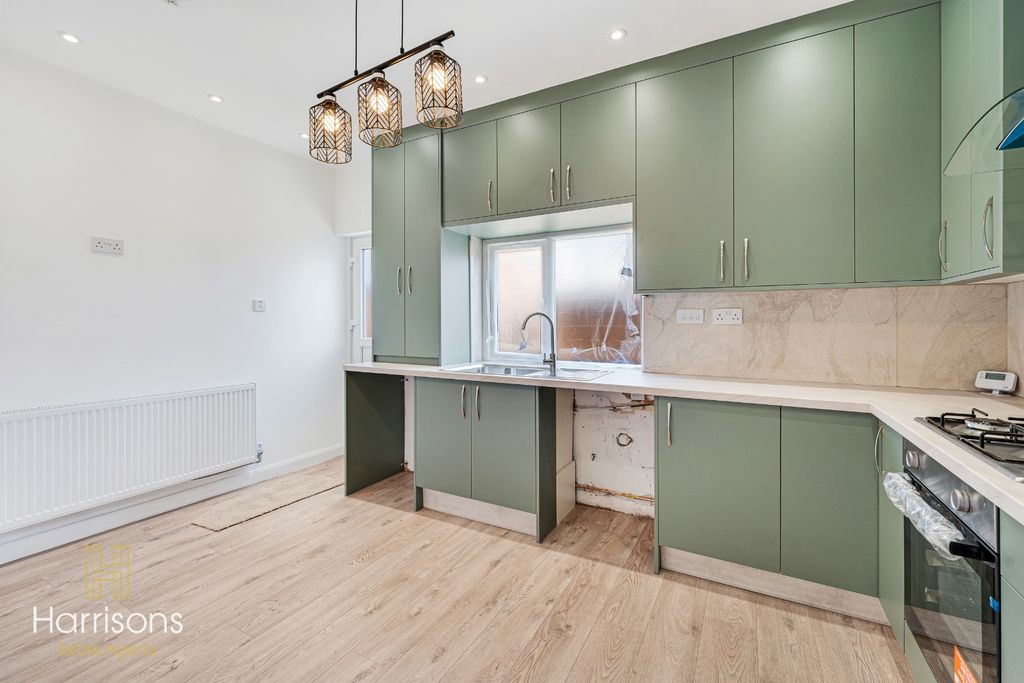 Property photo 2 of 21 5187132