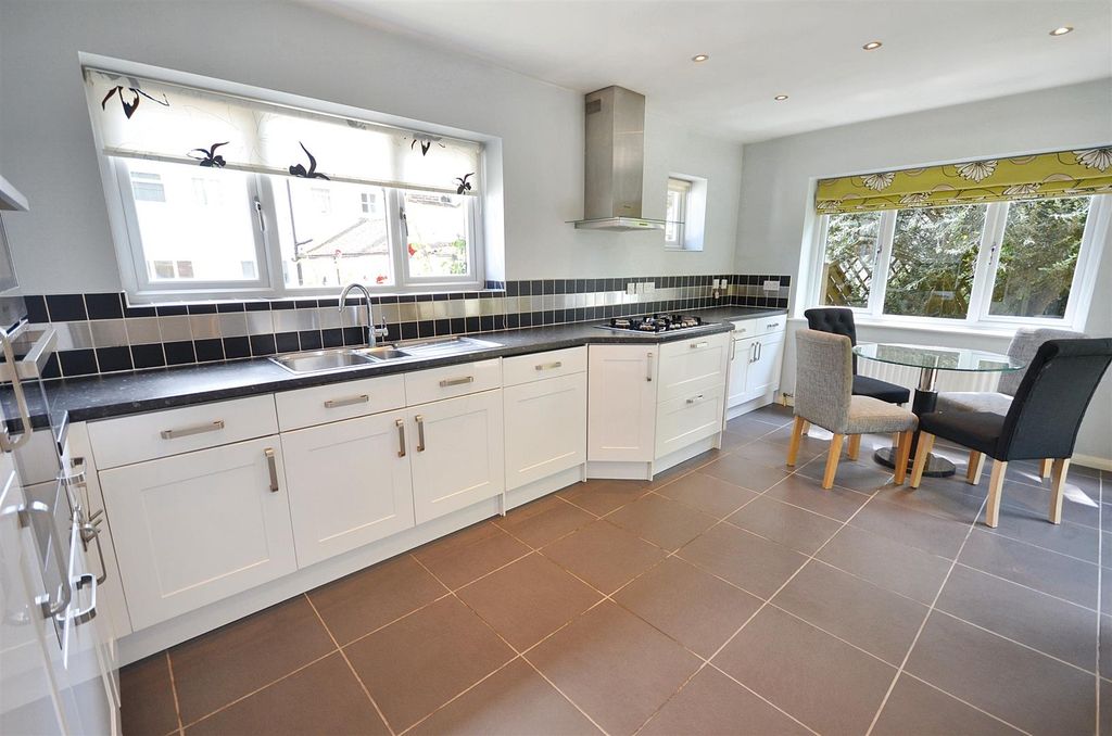 Property photo 3 of 20 Breakfast Kitchen