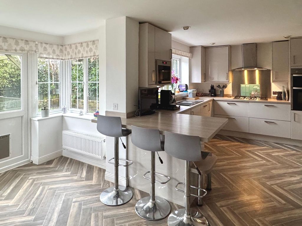 Property photo 2 of 34 Kitchen