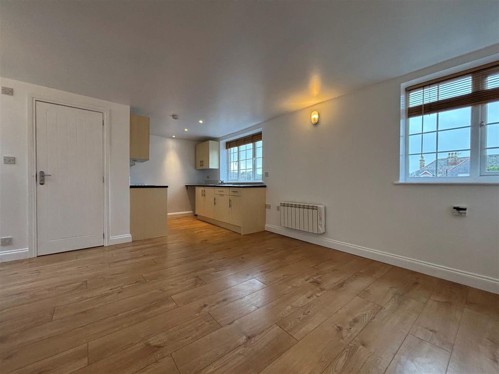 Property photo 2 of 12 Living/Dining Area