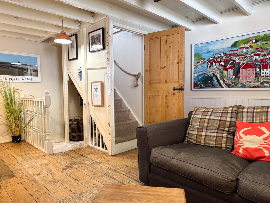 Property photo 2 of 31 Barras Square Ewemove Staithes-10