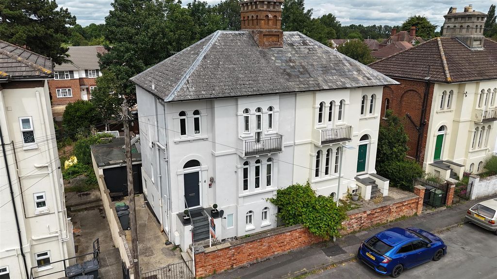 Property photo 2 of 23