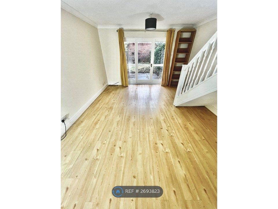 Property photo 1 of 12 Lounge