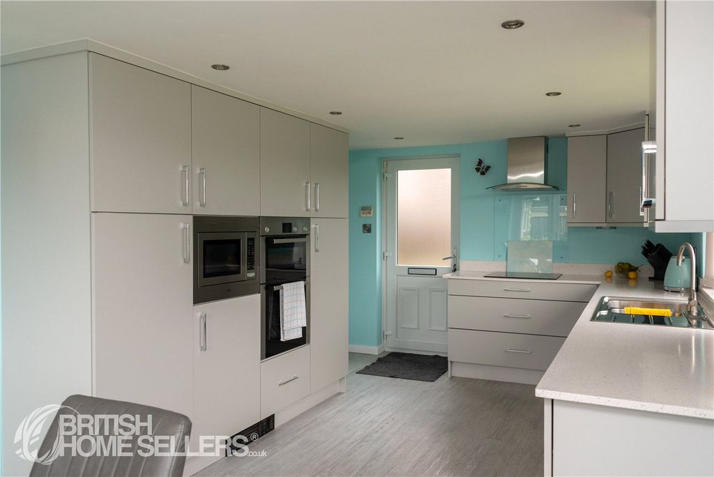 Property photo 3 of 32 Picture No. 19