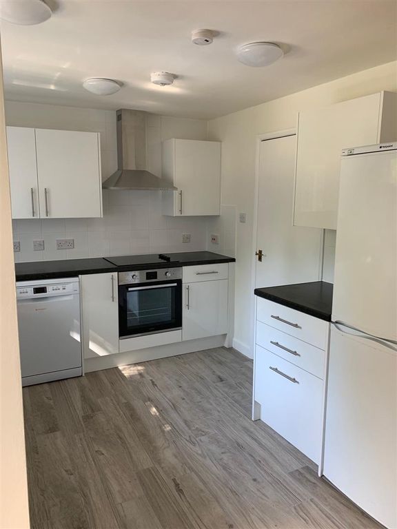 Property photo 2 of 10 Kitchen 1.Jpg