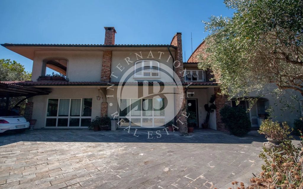 Property photo 2 of 30