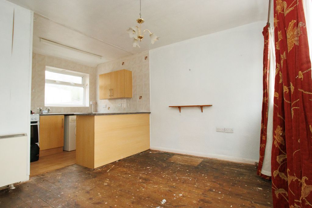 Property photo 2 of 13